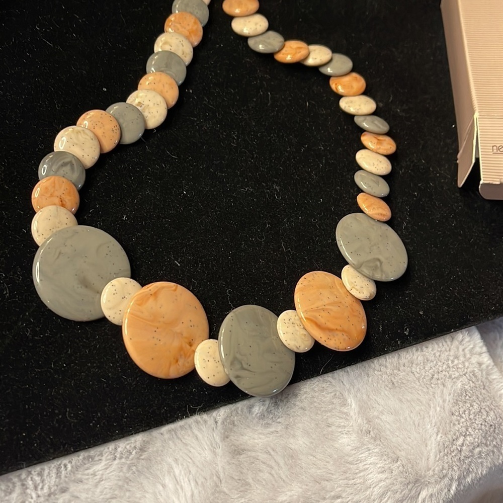 Avon-1990- Vintage - Neutral Hues Necklace - Picture 3 of 6